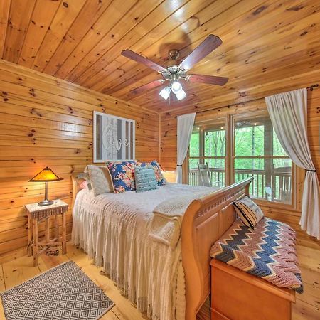 Peaceful Blue Ridge Cabin With Decks And Fire Pit Kültér fotó