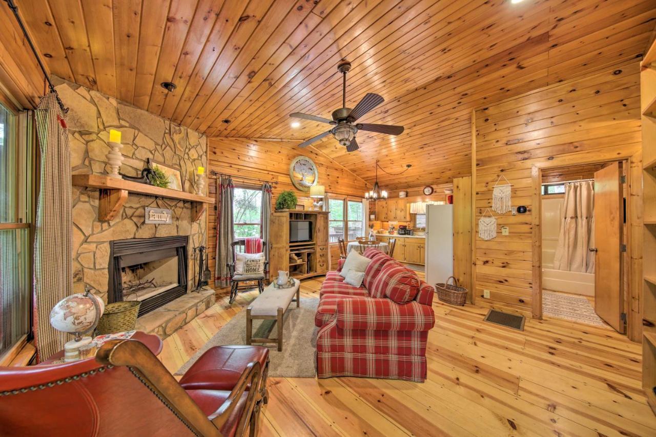 Peaceful Blue Ridge Cabin With Decks And Fire Pit Kültér fotó