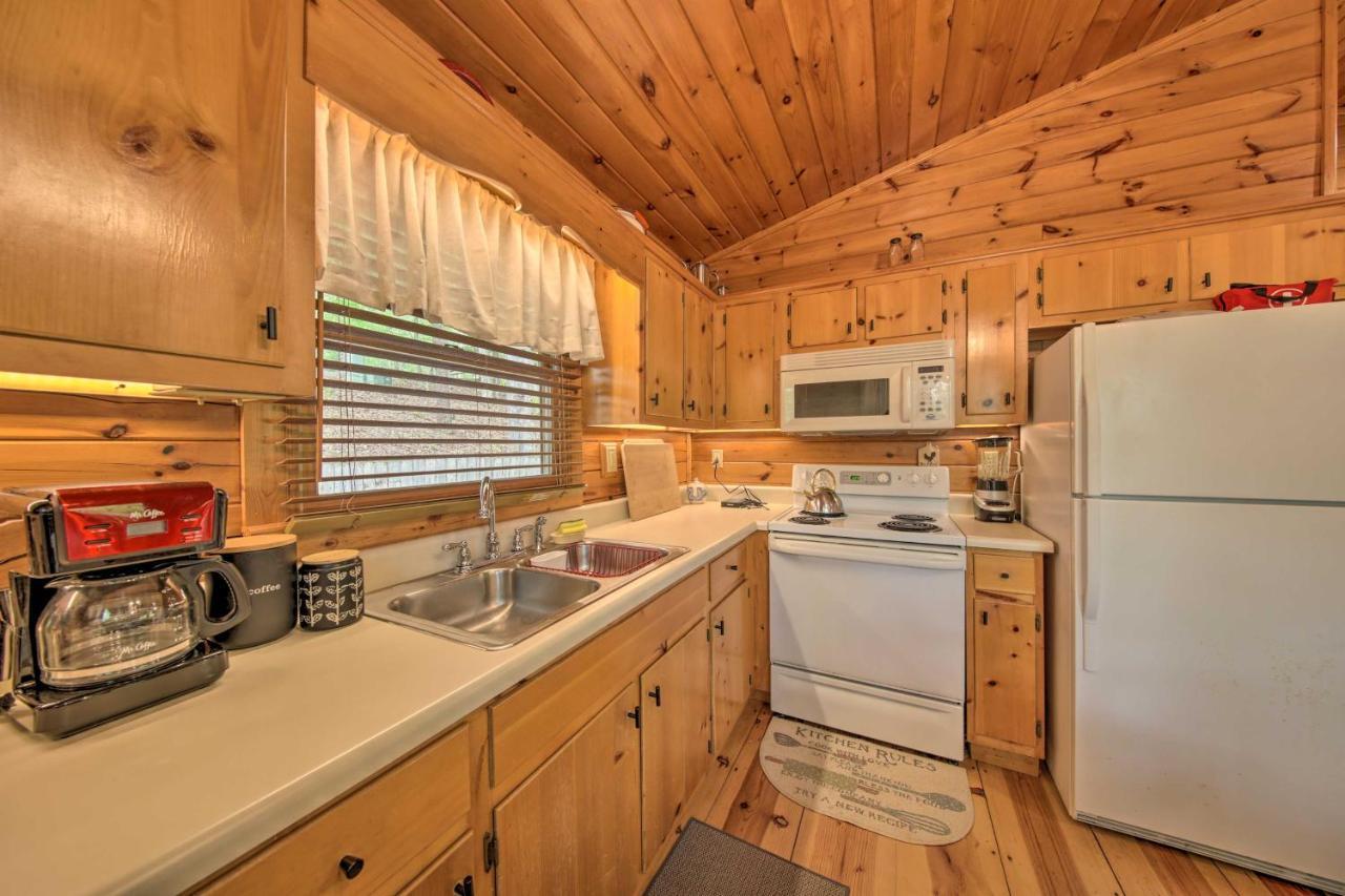 Peaceful Blue Ridge Cabin With Decks And Fire Pit Kültér fotó