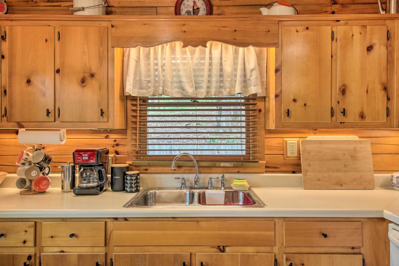 Peaceful Blue Ridge Cabin With Decks And Fire Pit Kültér fotó