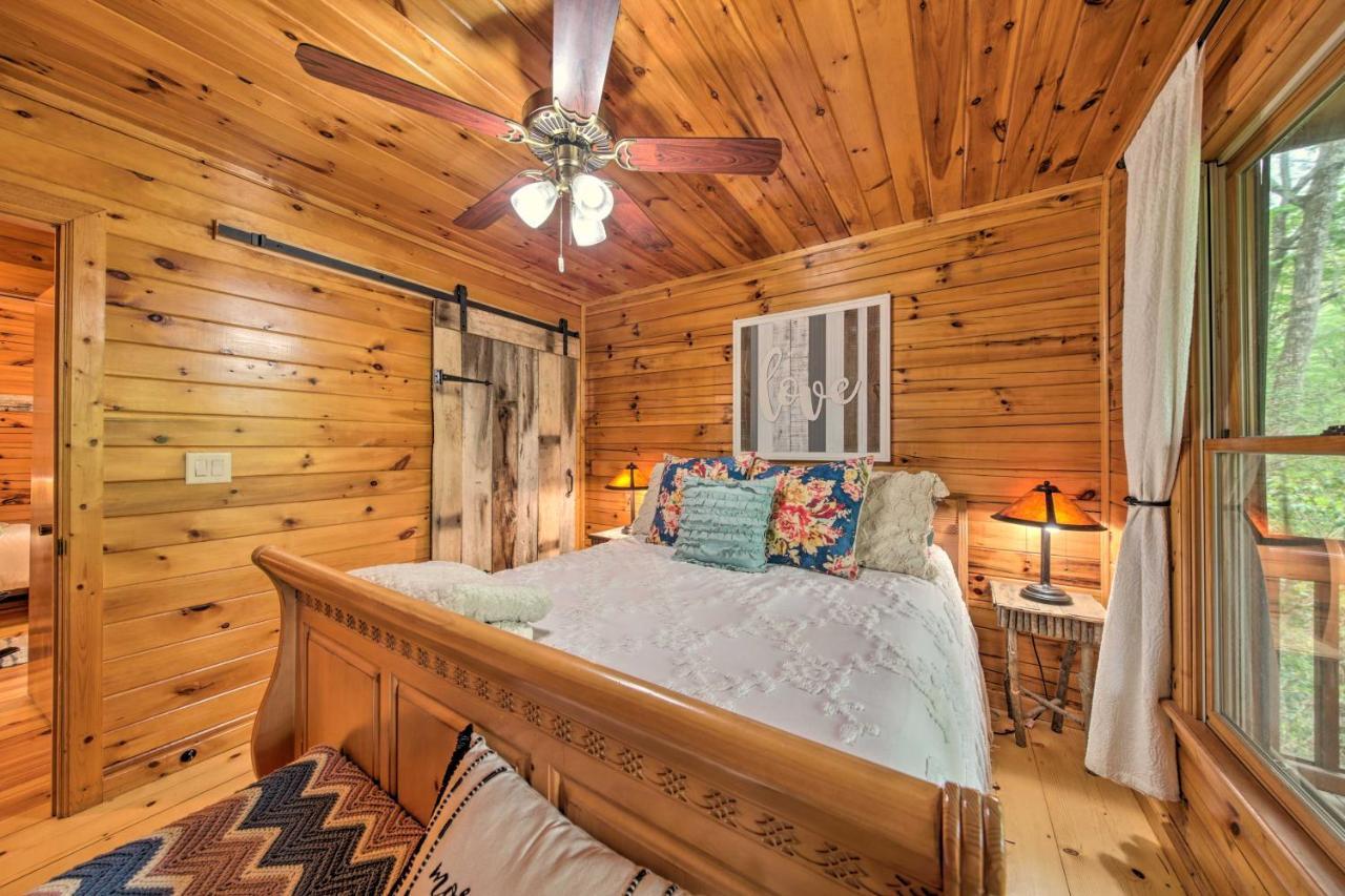 Peaceful Blue Ridge Cabin With Decks And Fire Pit Kültér fotó