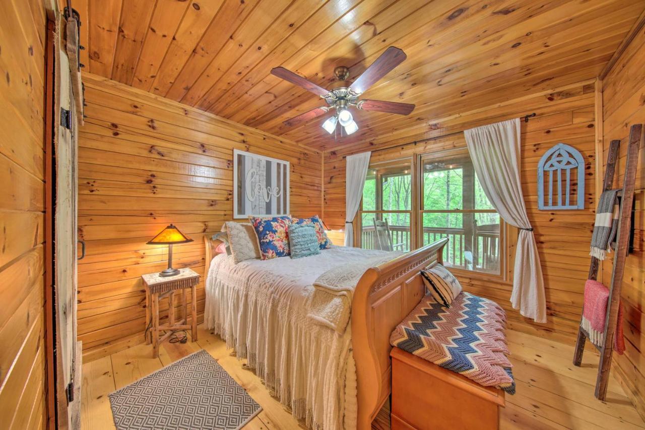 Peaceful Blue Ridge Cabin With Decks And Fire Pit Kültér fotó