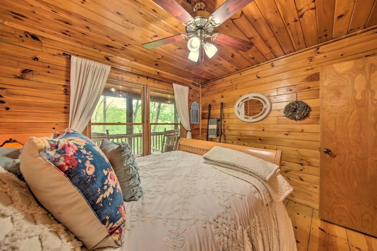 Peaceful Blue Ridge Cabin With Decks And Fire Pit Kültér fotó