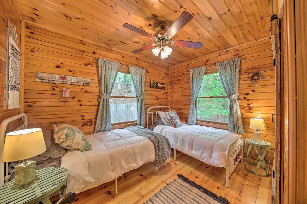 Peaceful Blue Ridge Cabin With Decks And Fire Pit Kültér fotó
